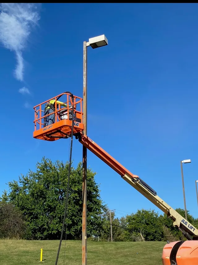 Light pole sandblasting — Milan Ford