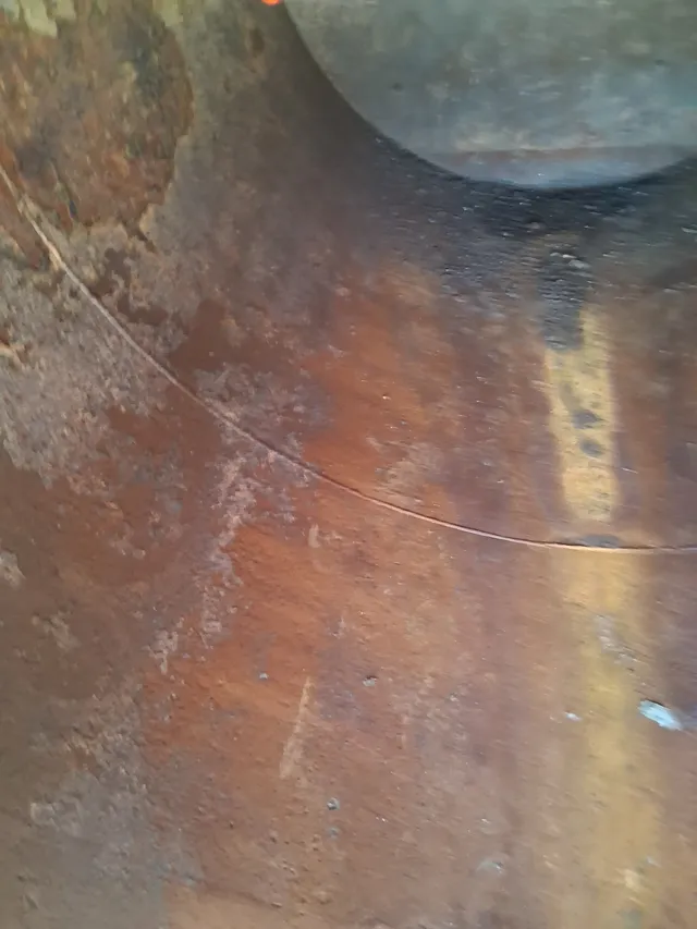 Heavy corrosion on vacuum truck tank interior wall