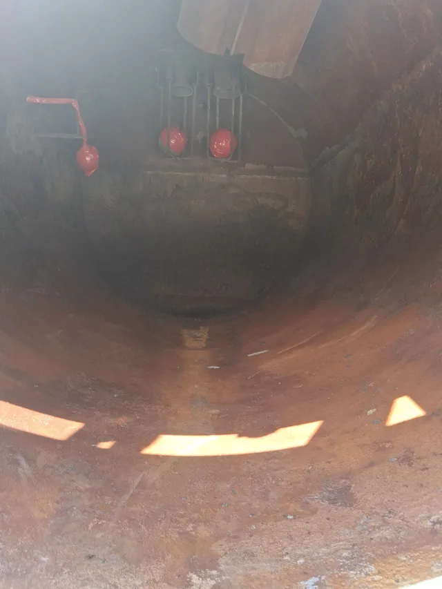 Vacuum truck tank interior corrosion detail